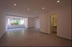 Renovated duplex house in Gávea with preserved facade