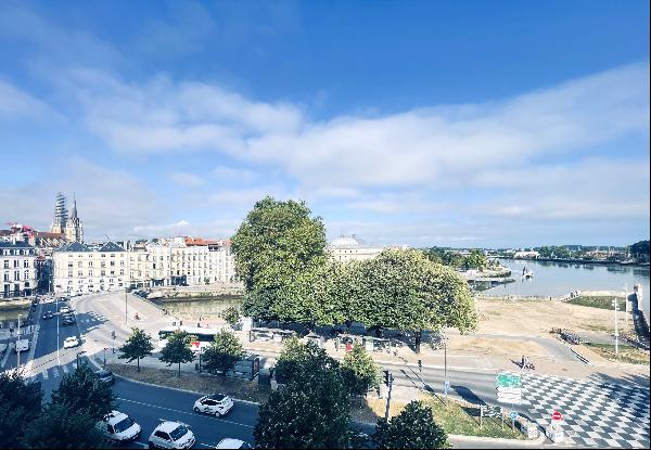 177sqm Haussmann-style flat in the heart of the historic centre of Bayonne