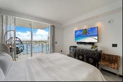 10 Venetian Way, #1103, Miami Beach, FL