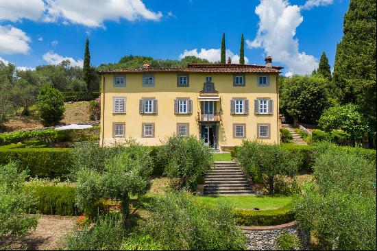 Historic villa with panoramic views and pool in Lucca