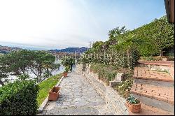 Charming villa located on the edge of Lake Orta