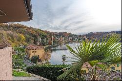 Charming villa located on the edge of Lake Orta