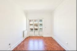 Flat, 4 bedrooms, for Sale