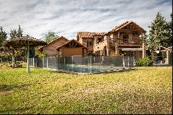 5-bedroom, 4-bathroom house located in Piedra Roja.