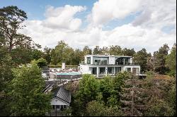 Exclusive property with a sunny elevated position and views over Baggensstäket.