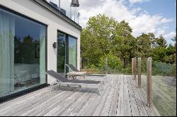 Exclusive property with a sunny elevated position and views over Baggensstaket.