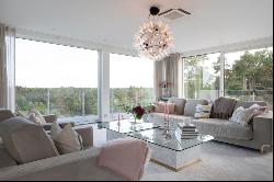 Exclusive property with a sunny elevated position and views over Baggensstäket.