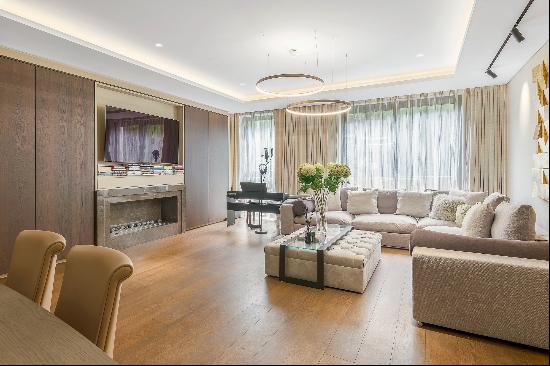 Exceptional three-bedroom apartment located in Kensington.