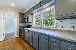 Cozy Single-Family Rental With Easy Access to Buckhead and Midtown!