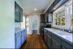 Cozy Single-Family Rental With Easy Access to Buckhead and Midtown!