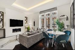 Recently renovated luxury apartment in Mayfair.