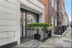 Recently renovated luxury apartment in Mayfair.