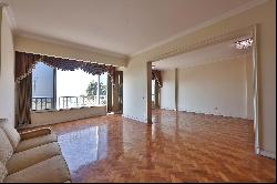 Spacious apartment with ocean view in Copacabana