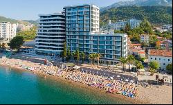 Three-bedroom beachfront apartment