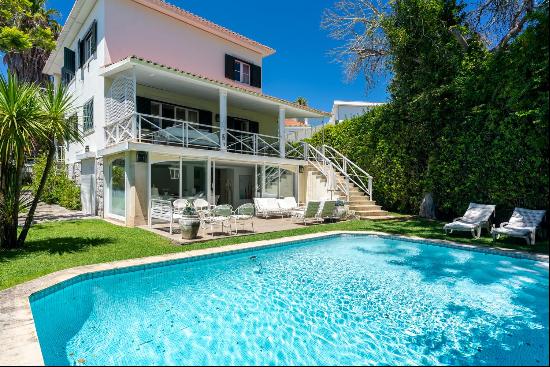 Excellent 4+1-bedroom house with garden and swimming pool in Estoril, Lisbon.