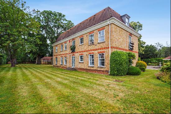 A sought after, two bedroom ground floor garden apartment within walking distance of Ascot