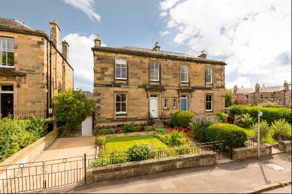 A handsome five bedroom family house with an exceptional garden in the Blacket Conservatio