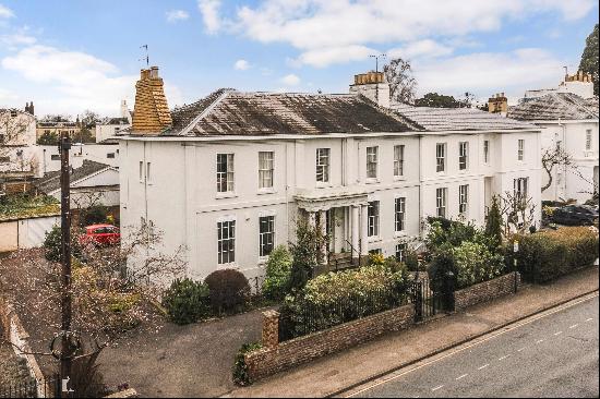 A stunning Grade II listed raised ground floor apartment near The Park and Montpellier.