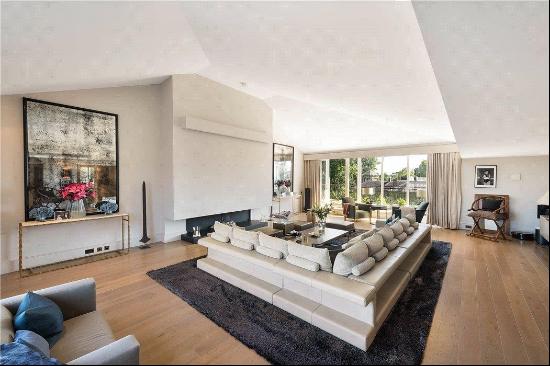 An impressive penthouse with excellent views for sale in Chelsea.