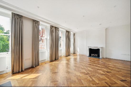 A 2 bedroom apartment to rent on Cadogan Square, SW1