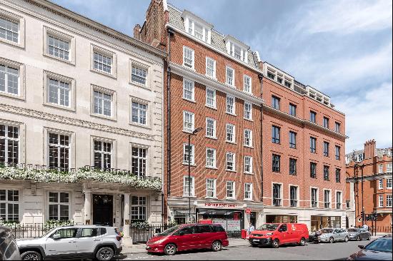 The perfect pied a terre apartment, for sale in the heart of Mayfair.