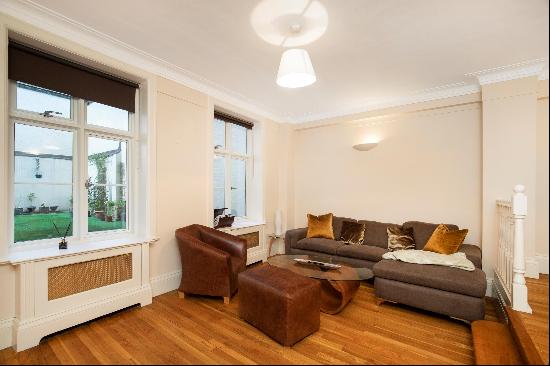 Spacious 2 bedroom flat to rent in Mayfair