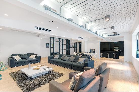 Contemporary three bedroom apartment located in the heart of Soho