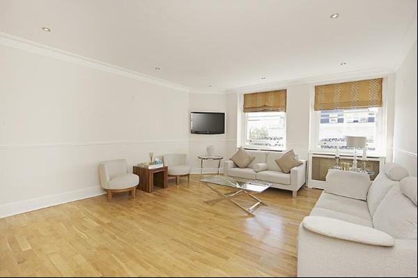 Two bedroom, lateral apartment to rent in South Kensington, SW7.