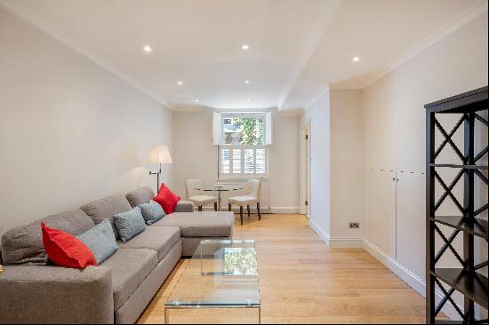 A charming first floor flat located between Knightsbridge and Sloane Square.