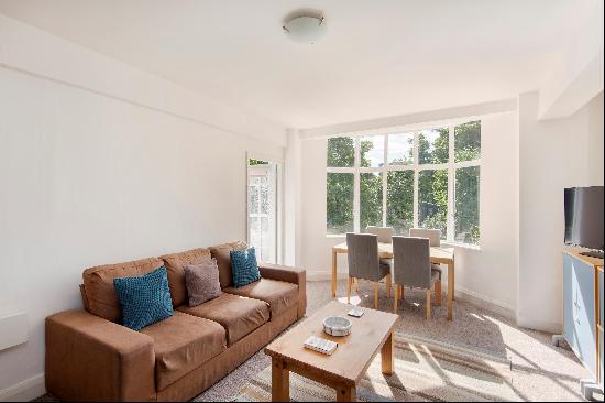 A one bedroom apartment located in a charming development on Gray's Inn Road. Moments from