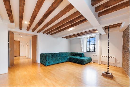 Two bedroom apartment available to rent in this popular warehouse conversion in Wapping