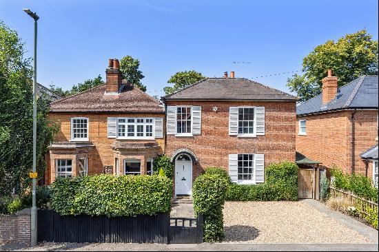 Period property For Sale in Esher.