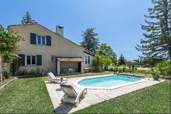 Beautiful property with swimming pool and annexes for sale in Bedoin.