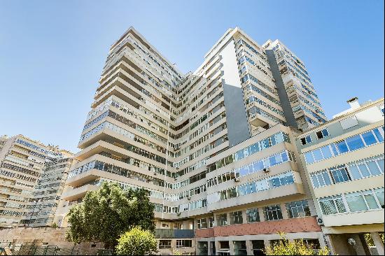 Fully renovated two bedroom apartment with river views in Restelo, Lisbon.