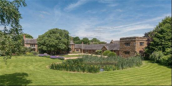 Fine country house with cottage, guest wing, leisure barn, suberb gardens, indoor swimming