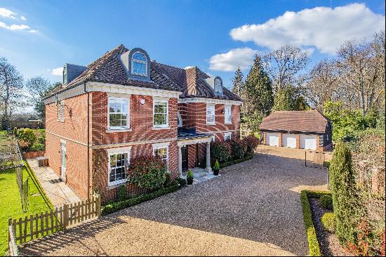 A handsome Georgian style country house offering substantial and well-proportioned accommo