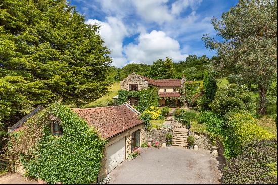 A 4 bedroom detached home, situated in a wonderful elevated semi rural setting close to th