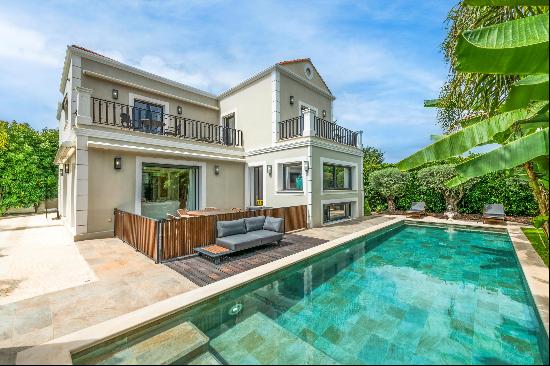 Beautiful modern villa in Cap d'Antibes a short walk from the beach.