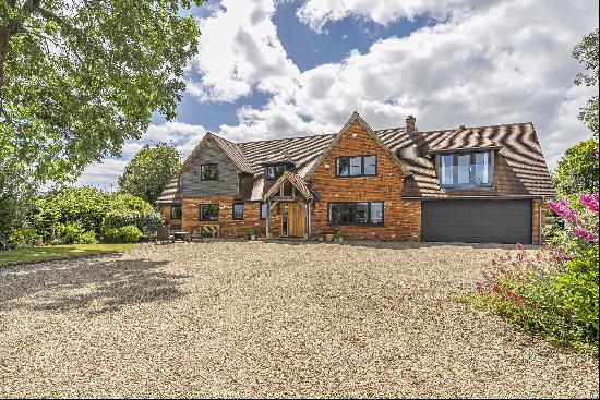 A wonderful detached family home situated in a delightful Chiltern village.