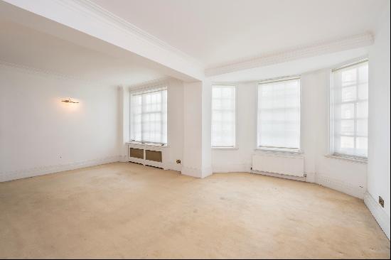 Two bedroom flat for sale in Malvern Court, SW7