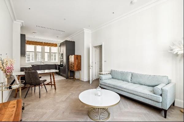 Luxurious three bedroom apartment to rent in Westminster  SW1.