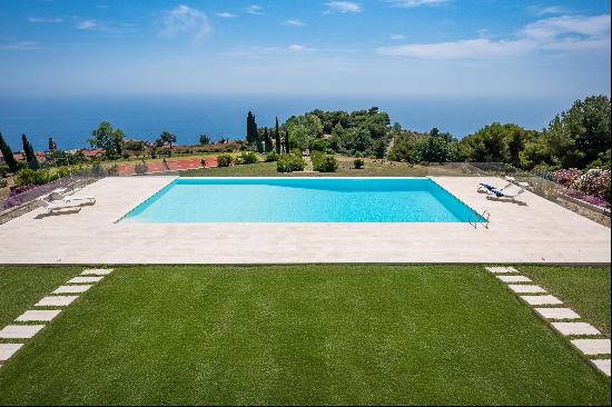 Splendid villa with a tennis court, an infinity pool, and unobstructed far-reaching sea vi