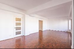 Flat, 4 bedrooms, for Rent