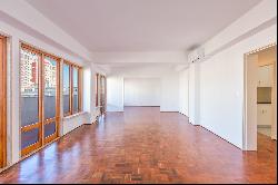 Flat, 4 bedrooms, for Rent