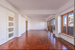 Flat, 4 bedrooms, for Rent