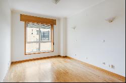 Flat, 3 bedrooms, for Sale