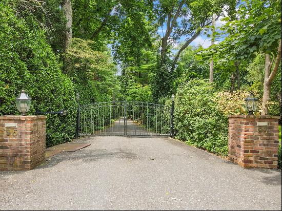 Welcome to Boulder Vista complete with a rocking chair front porch one-bedroom cottage. Lo