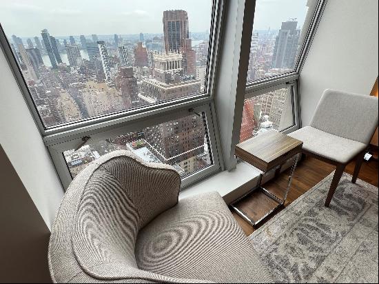 SIGNATURE MANHATTAN VIEWS! Experience the epitome of elegant living in this stud