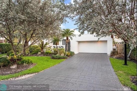 Experience coastal living in this fully renovated 4-bed/3-bath home, remodeled in 2022. Th