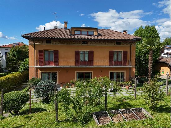 Renovated country house with an additional building plot